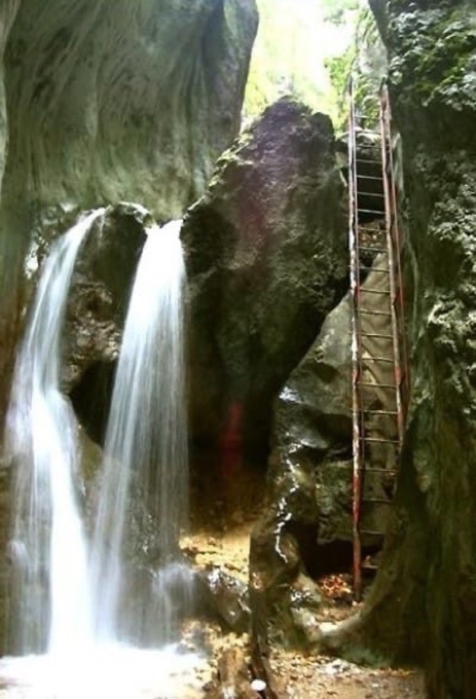 Cascada Tâmina waterfall