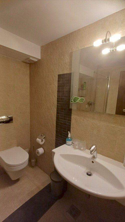 Camera 3 – Cameră Duplex Junior — bathroom detail
