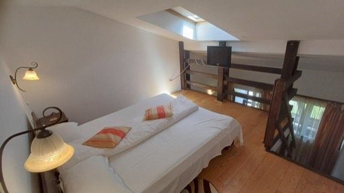 Camera 3 – Cameră Duplex Junior — upstairs loft view