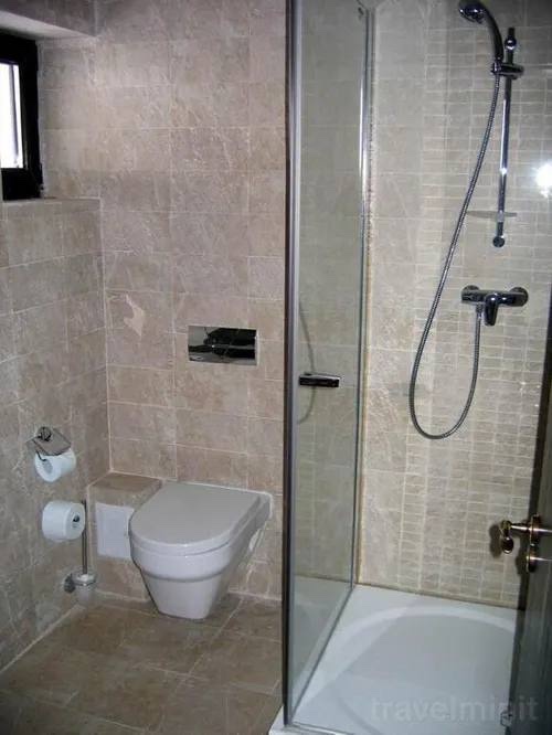 Camera Dubla Economy — en-suite bathroom