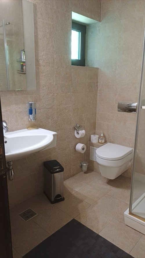 Camera 6 – Cameră Clasică Economy — en-suite bathroom