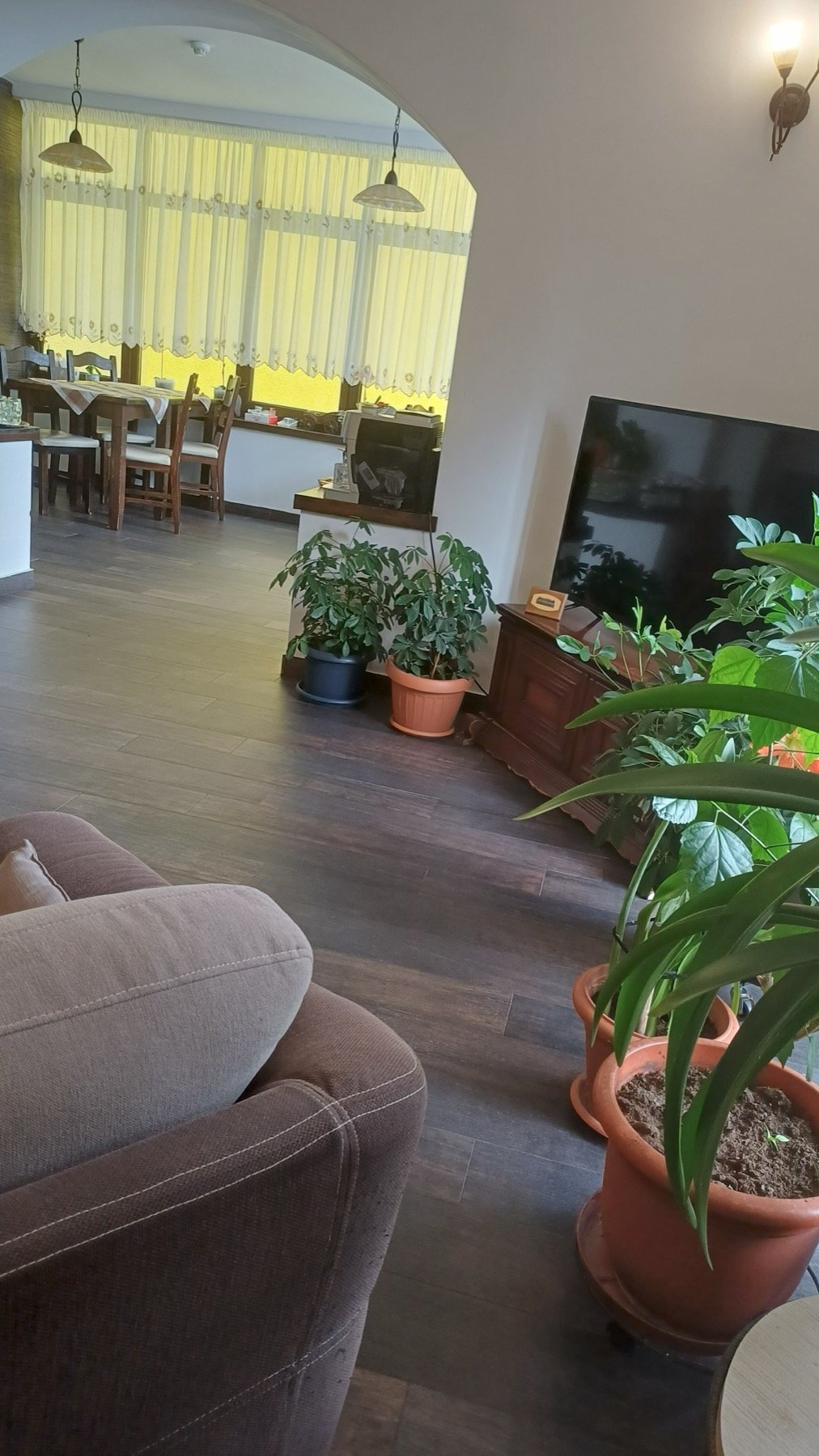 Villa — passage from the living room to the dining room